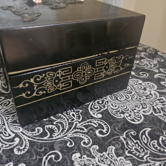 Older Vtg Chinese Lacquer Jewelry Box Hand Painted Carved Mother of Pearl Jade - Picture 10 of 15
